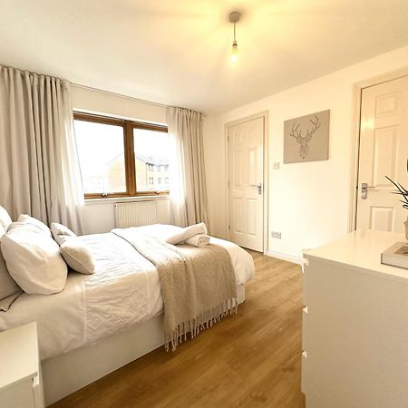 Private Room With En-Suite And Parking In Shared Flat Glasgow Bagian luar foto