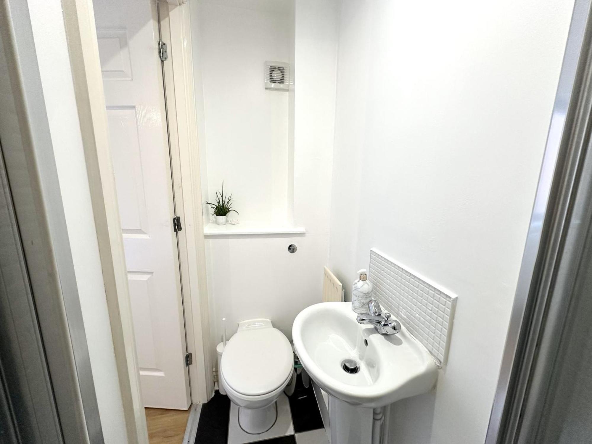 Private Room With En-Suite And Parking In Shared Flat Glasgow Bagian luar foto